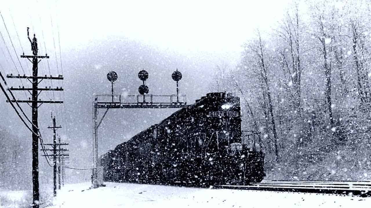 Im Führerstand mit der Eisenbahn durchs verschneite Norwegen
