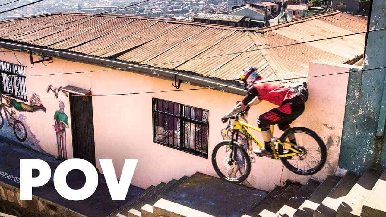 Irres Mountainbike Downhill-POV: Tomáš Slavik beim Red Bull Valparaíso Cerro Abajo 2018