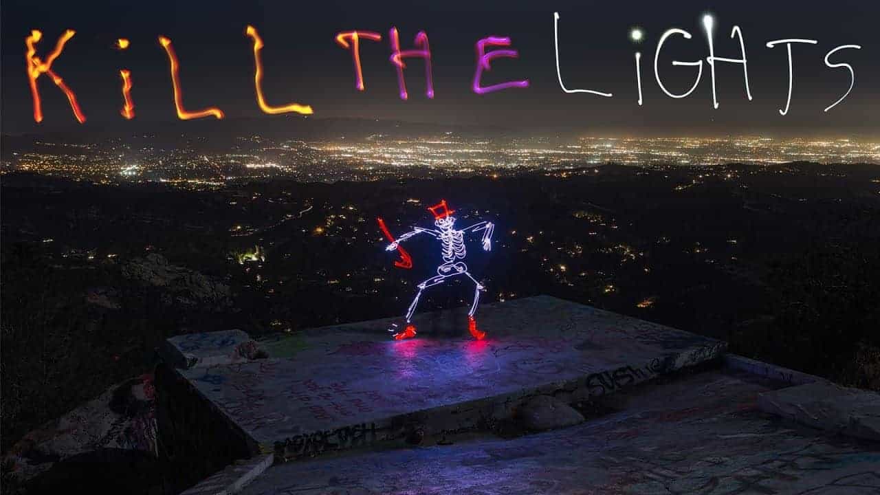 Kill the Lights: Lightpainting erweckt Skelette zum Leben