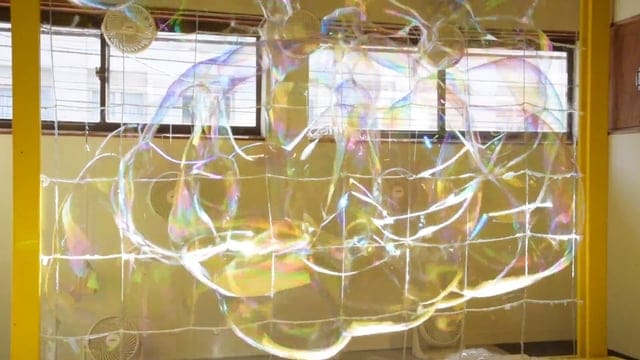 Projection Wall: Eine Wand aus Seifenblasen