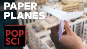 John Collins zeigt uns, wie man sich den Weltrekord-Papierflieger faltet | Dravens Tales from the Crypt john collins zeigt uns wie man s