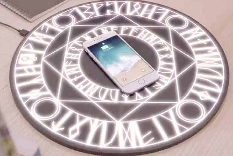 魔法の力で充電する魔法陣充電器がすごい