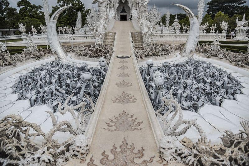 Wat Rong Khun: Der Weisse Tempel in Thailand ist Himmel und Hölle