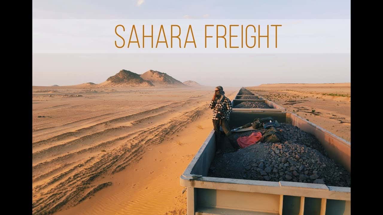 Quer durch die Sahara: Schwarzfahrer auf dem längsten Zug der Welt