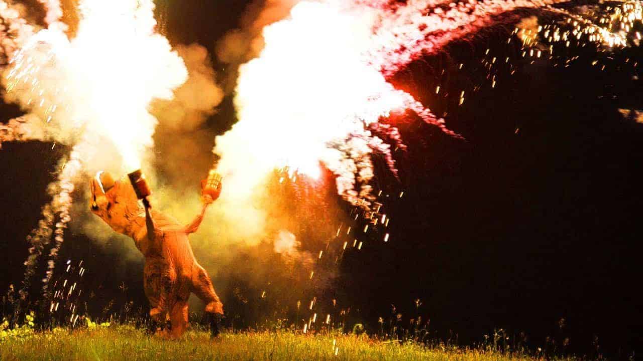 T-Rex mit Feuerwerk