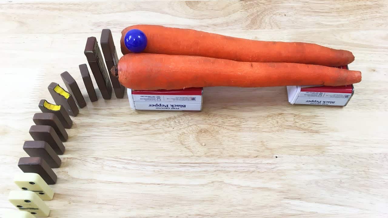 Reich mir mal das Salz rüber: Domino mit Gegenständen aus der Küche