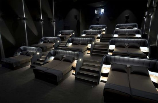 Pathé: In diesem Kino könnt ihr Filme auf Betten und Sofas schauen