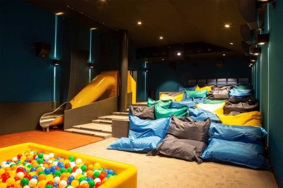 Pathé: In diesem Kino könnt ihr Filme auf Betten und Sofas schauen