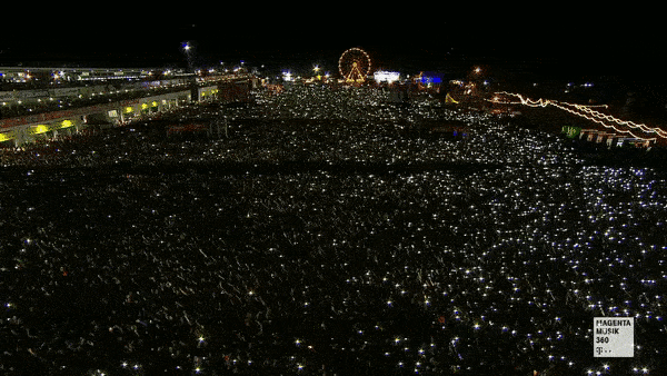 Wie man mit Sitzlaola und 80'000 Smartphones ein Konzert verzaubert
