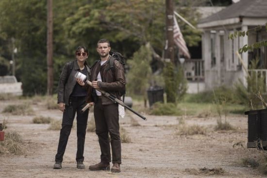 The Walking Dead: Séadchomhartha - Na chéad phictiúir den tríú sraith sa saincheadúnas zombie