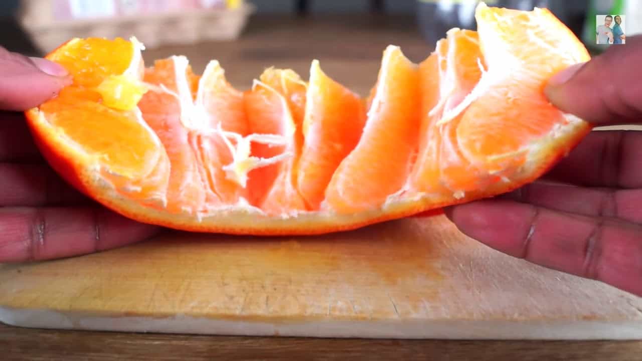 Lifehack: أسهل طريقة لتقشير البرتقال
