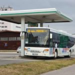 Wir fahren mit dem Bus in den Montag