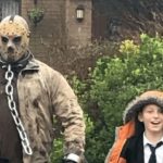 Vater erfüllt Geburtstagswunsch und lässt seinen Sohn von Jason Voorhees von der Schule abholen