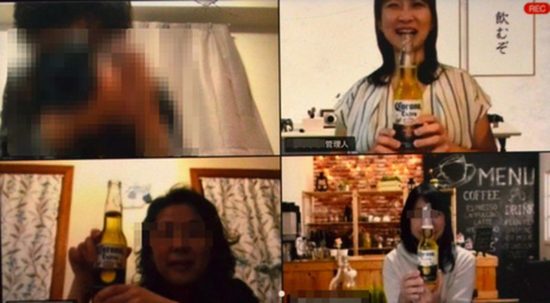 オ ン 飲 み (on-nomi): Boire en ligne avec des inconnus pendant la crise de Corona