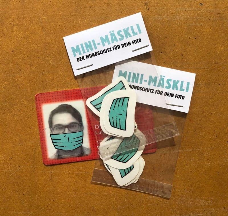 Wirst du bei der Billetkontrolle oder der Alterskontrolle nicht erkannt? Kein Problem! Mini-Mäskli-Aufkleber für deine Ausweise und Abos