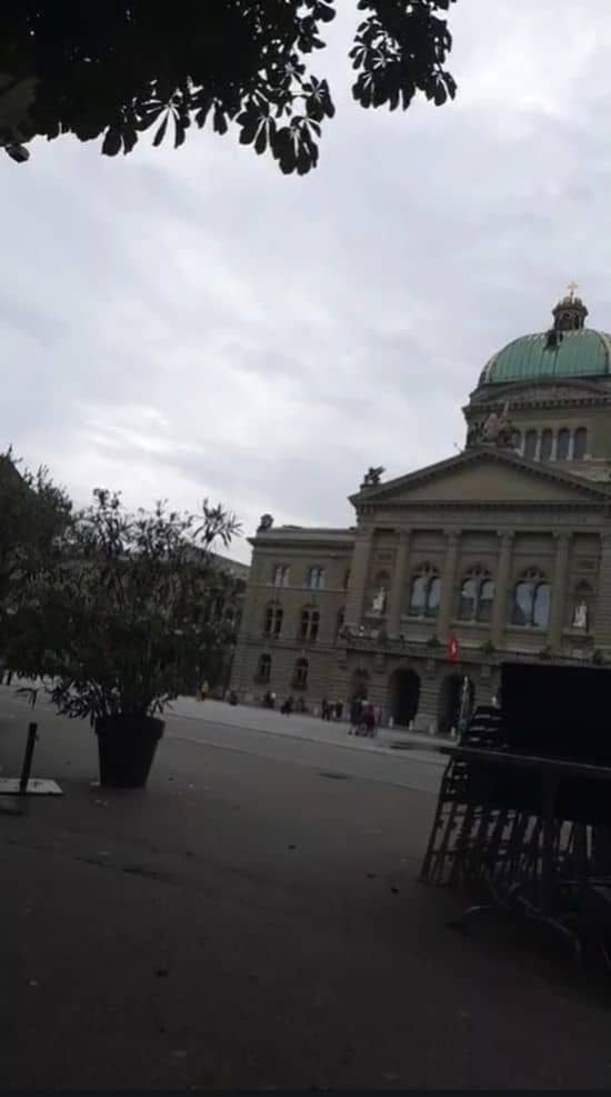 Dr. Strangelove interviewt  den Chauffeur unserer Bundesräte: Wie 35 Jahre Politik hinter den Kulissen aussieht