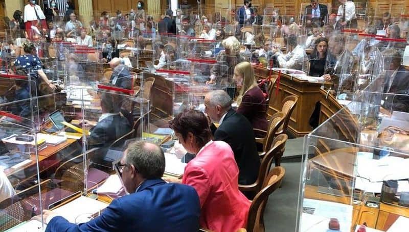 Schweizer Politiker kennen keine Maskenpflicht