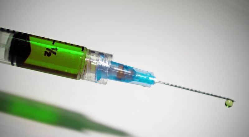 Britischer Zulassungsbehörde rechnet mit massiven Nebenwirkungen bei Covid-19-Impfstoff