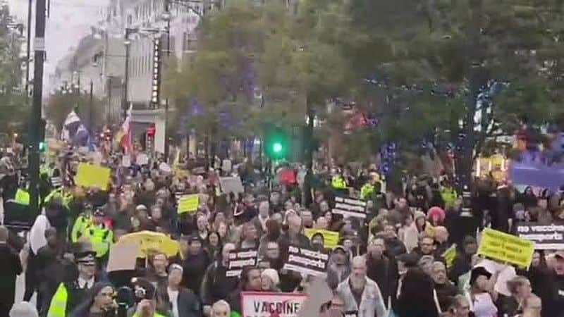 Es beginnt: Die ganze Welt vereint sich, Japan, England, Schottland, Australien, Italien, Niederlande…