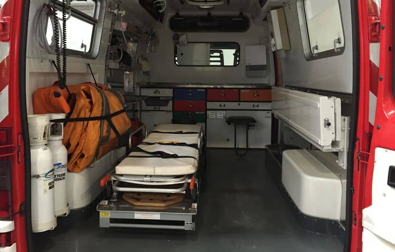 Ambulanz-Fahrer - dreifach geimpft und infiziert