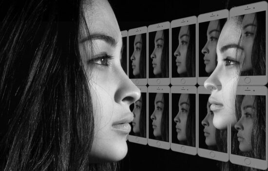 Gespräch zwischen zwei Menschen