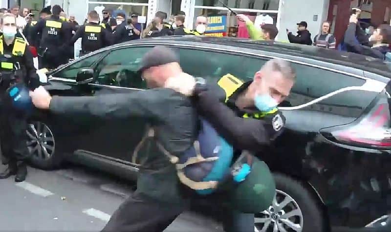 Bürgern in Uniform, die sich über Menschenrechte hinwegsetzen, wird niemals vergeben