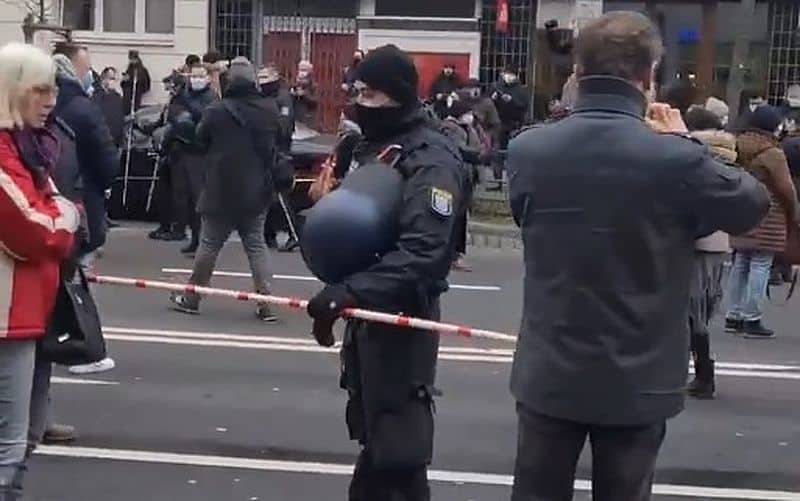 Was ist die Voraussetzung bei der Polizei zu arbeiten?