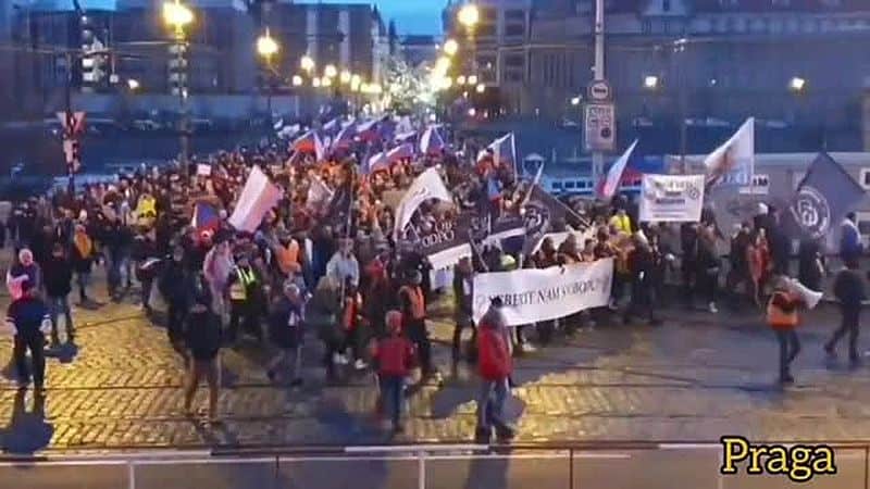 Zusammenschnitt der weltweiten Proteste aus den vergangenen Tagen im Januar 2022
