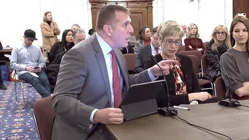 US-Whistleblower veröffentlichen medizinische Daten des Verteidigungsministeriums, welche die Debatte zur Sicherheit der Impfstoffe neu entfachen