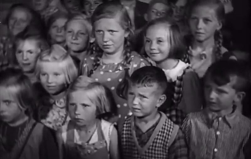 Wie man schon vor vielen Jahren eine «freiwillige Impfung» medial unter sozialem Druck erzwungen hat