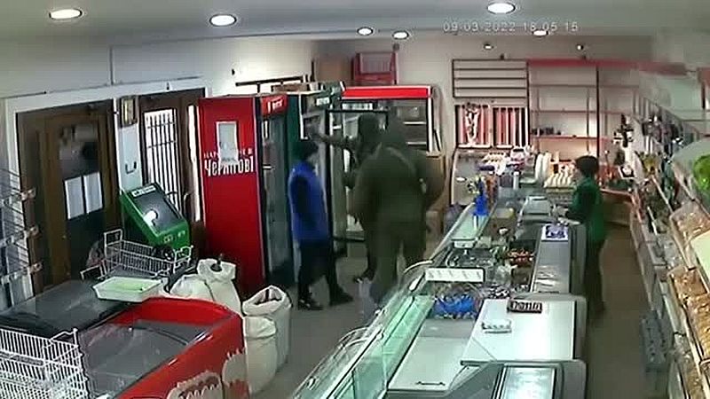 Was geschieht, wenn russische Soldaten in der Ukraine Artikel des täglichen Bedarfs benötigen?