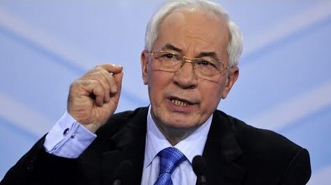 Ukrainische Ex-Premierminister Azarow: Selenskij Hände sind voller Blut!