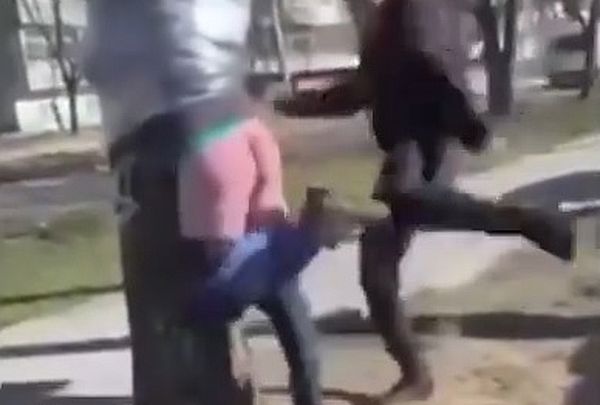 Wie ukrainische Faschisten ihre Mitbürger die letzten 8 Jahre misshandelt haben