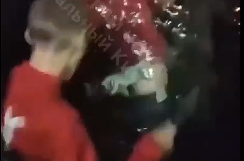 Ukraine: Jetzt bringt man endlich auch Kindern bei, wie man Wehrlose quält