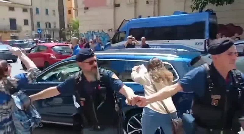 Italienischen Gesundheitsminister wird leibevoll empfangen: Assassino!