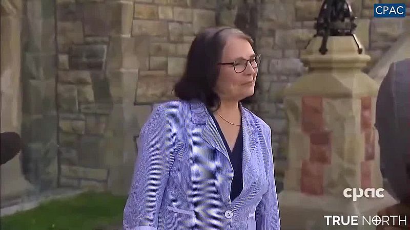 Kanadisches Parlamentsmitglied: Es gibt eine "alternative Agenda", weil "es nicht um Covid geht"