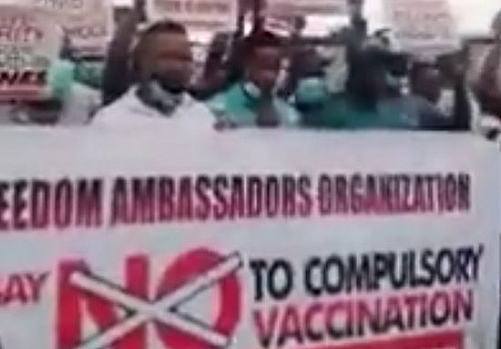 Nigeria: Protesta contro la vaccinazione obbligatoria Covid-19