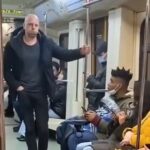 Wie man sich im öffentlichen Nahverkehr Platz verschafft