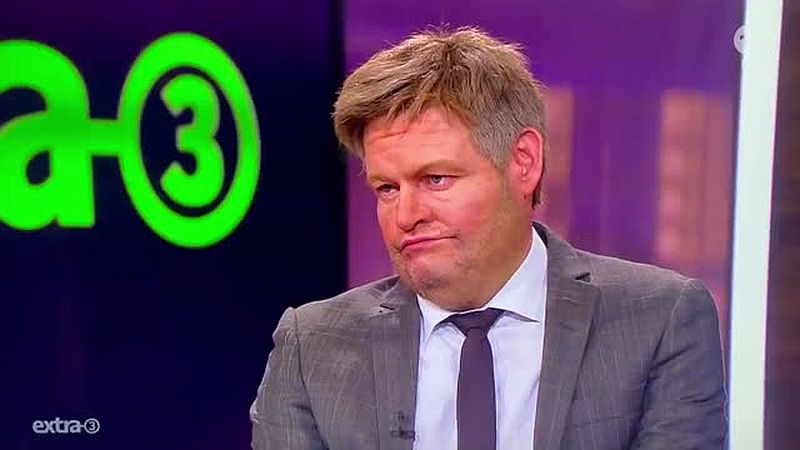 Das Bett pupst uns der Opi warm! Hurra das macht den Putin arm!