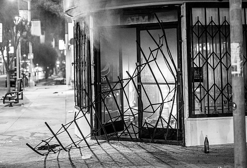 Die Plünderung der Welt: Wie die Finanz-Elite uns enteignet