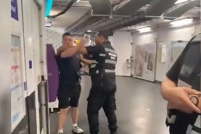 Ukrainer greift Russin in U-Bahn an, weil sie russisch spricht