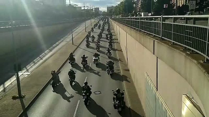 Berlin: Massenprotest von Bikern am Brandenburger Tor