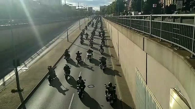 Berlin : manifestation massive de motards à la porte de Brandebourg