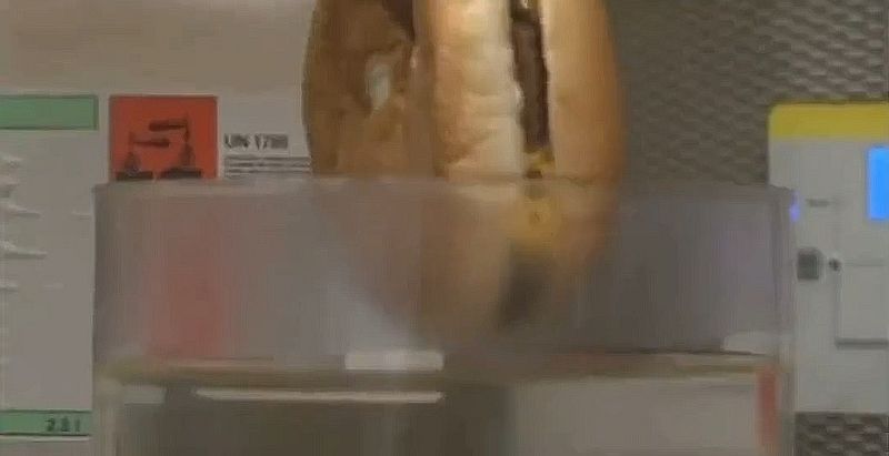 Cheeseburger im Salzsäure Bad 🍔