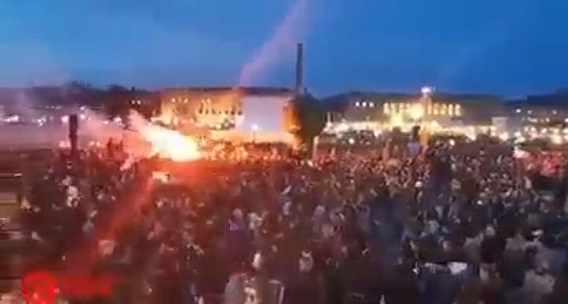 Frankreich erhebt sich