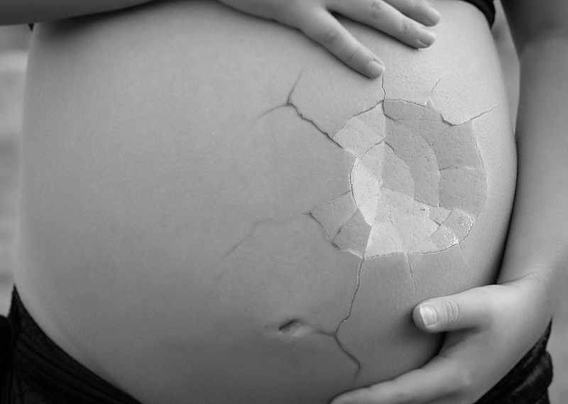 Fruchtbarkeitskrise: Wenn der Impfstoff zum Schwangerschaftsabbruch führt