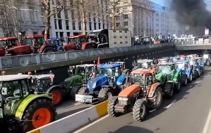 2700 Traktoren legen Brüssel lahm