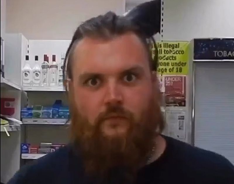 Es gibt nichts Schöneres, als einen anderen Metalhead zu treffen 🤘