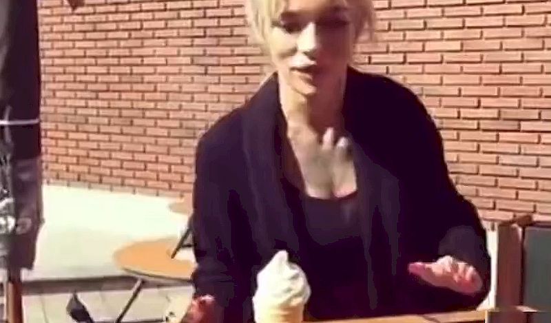 Instruktionsvideo: Hur man äter glass ordentligt som dam