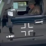 Ukrajinský vojenský vůdce předvádí svá nově zakoupená americká kola